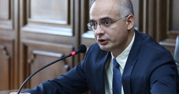 Փաշինյանի ականջը բռնած ուղղակի տանում են դեպի նախագծված ապագա․ Լևոն Զուրաբյան