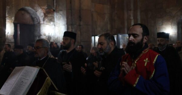 Միասնական աղոթք է բարձրացվել այս օրերին անազատության մեջ հանիրավի գտնվող հոգևոր հայրերի համար