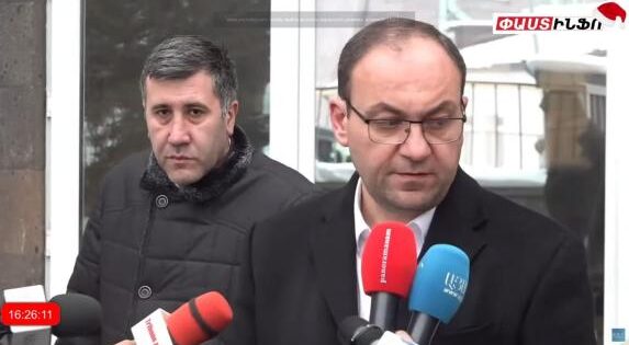 Վերաքննիչ դատարանն արձանագրել է՝ Սամսոնյանը պետք է լինի տնային կալանքի տակ, առաջին ատյանը՝ երկարացնում է կալանքի ժամկետը․ փաստաբաններ