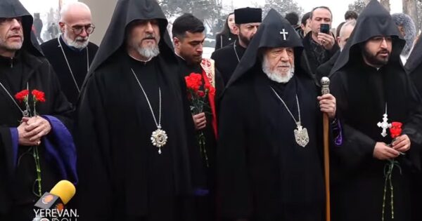 Վեհափառն այցելել է Եռաբլուր զինվորական պանթեոն