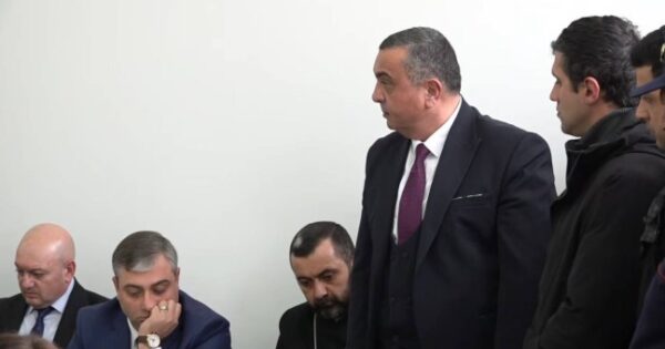 Վեր կանգնեք ամեն ինչից ու հնարավորություն տվեք մարդկանց՝ հավատալու արդարադատությանը. տեր Գարեգինի փաստաբան