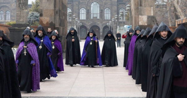 Ամոթի ու խայտառակության խարանով դաջված. ո՞ւմ են երջանկացնում Հայաստանի իշխանությունների գործողությունները. «Փաստ»