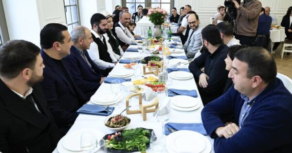 Փաշինյանի հետ ուղիղ շփման հնարավորություն են ընտրել մի քանի ընտրյալ. «Հրապարակ»