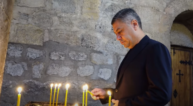 Ամեն կերպ կանգնած ենք լինելու Եկեղեցու և Վեհափառի կողքին. Արթուր Վանեցյան