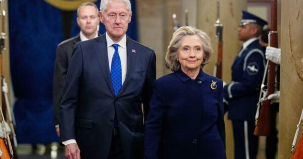 Բիլ և Հիլարի Քլինթոնները համաձայնել են Կոնգրեսում ցուցմունք տալ Էփշտեյնի հետ կապերի վերաբերյալ