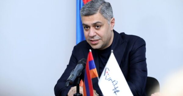 Պետք է ազատվել գործող վարչախմբից․ Արթուր Վանեցյան