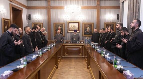 Ամենայն Հայոց Կաթողիկոսն ընդունեց ՀՀ ԶՈՒ հոգևոր սպասավորներին