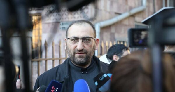 Որևէ մեկը չի կարող ներկայացնել եկեղեցին առանց եկեղեցու բարձրագույն մարմնի իշխանության․ Արշակ Սրբազան