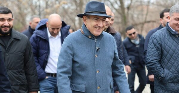 Երևանում Փաշինյանին օգնության են հասել տատիկները. «Հրապարակ»