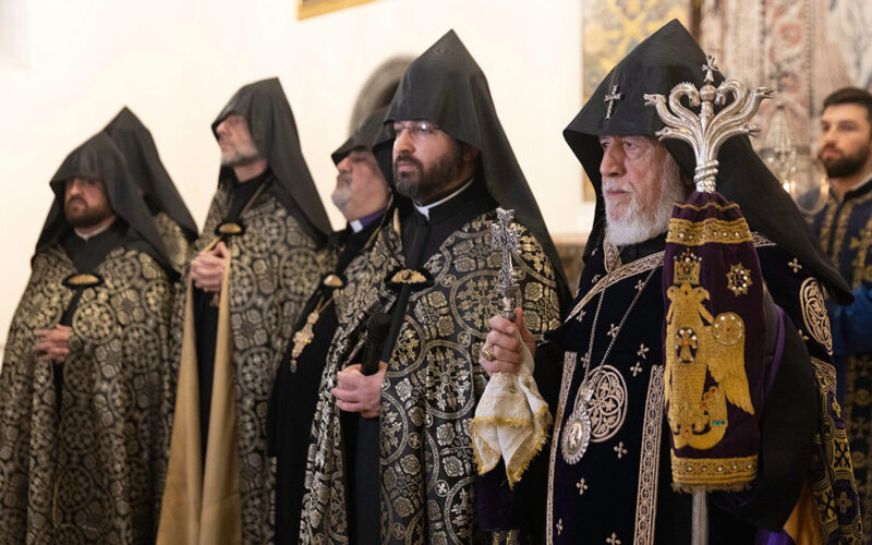 Մայր տաճարում Վեհափառ Հայրապետի հանդիսապետությամբ պատարագ է մատուցվում