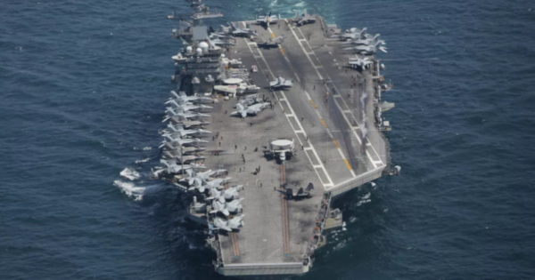 Իրանը հարձակվել է Օմանի ծոցում գտնվող ամերիկյան ավիակիրի վրա