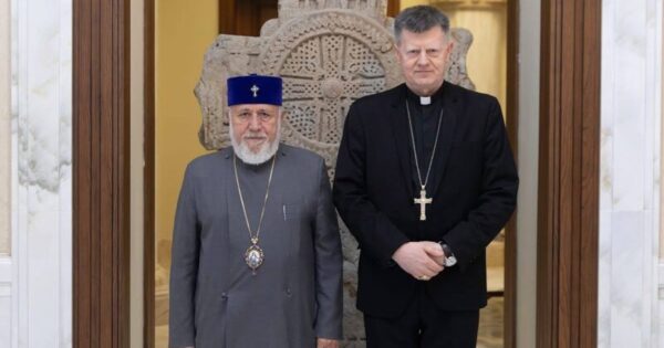 Վեհափառը և Սուրբ Աթոռի առաքելական նվիրակը խոսել են տարածաշրջանում ստեղծված բարդ իրավիճակի մասին