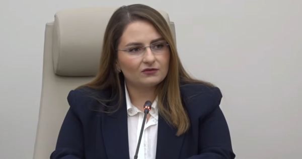 Ալիևից թույլտվություն է խնդրել՝ զորահանդես անելու, որ մեզ համոզեն, թե իբր 8 մլրդ-ով զենք են առել. Քրիստինե Վարդանյան