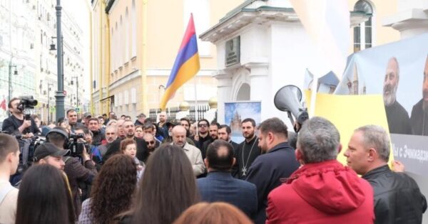 Մոսկվայում հայերը հանրահավաք են անցկացրել՝ ի պաշտպանություն Եկեղեցու և Վեհափառի
