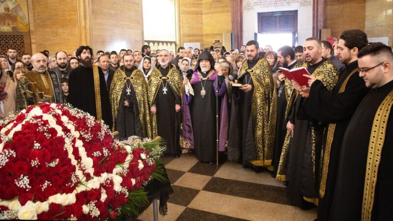 Պայծառակերպության Տիրոջ մայր տաճարում Եզրաս Սրբազանի գլխավորությամբ կատարվել է Թաղման կարգ
