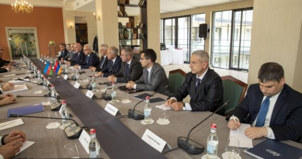 Նոր մանրամասներ հայ եւ ադրբեջանցի գործարարների հանդիպումից. «Հրապարակ»