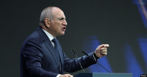 «Ունեզրկելու ենք, լցնենք բանտերը»․ Իշխանությունը տեռոր է սկսել գործարարների դեմ. «Հրապարակ»