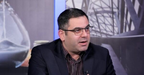 Չեմ կարող գալ ձեր շքերթին, քանի որ չեմ զոհվել. Վիտալի Մանգասարյանի բաց նամակը Սուրեն Պապիկյանին