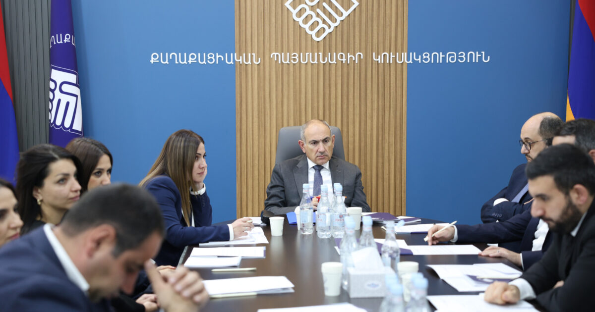 Փաշինյանը վախեցել է թիմի ընդվզումից. «Հրապարակ»