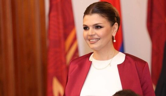 ՔՊ-ի ավտոբուսի ամենաակտիվ ուղևորուհին ծանր է տարել անվանի բժիշկների հանդիպում-քննարկումը Գագիկ Ծառուկյանի հետ. Լուիզա Սարգսյան