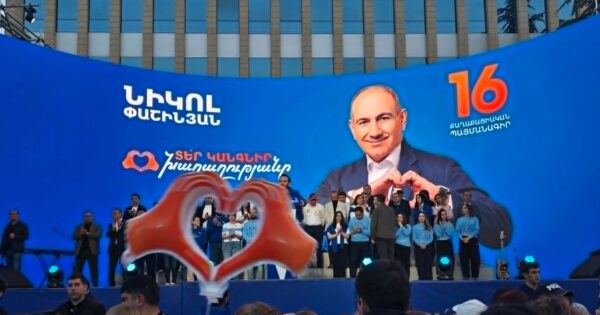 Փաշինյանը թիմի հետ հանգստացնող «թերապիաներ» է իրականացնում. «Հրապարակ»