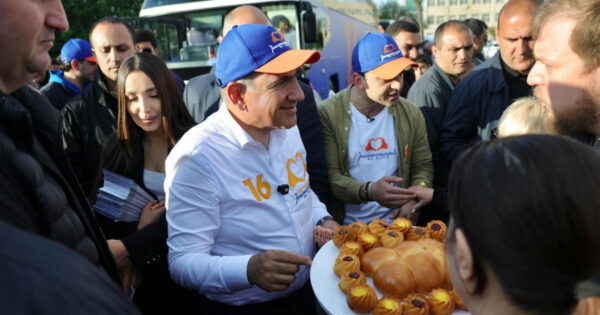 Փաշինյանի քարոզարշավի «հյուրասիրություններն» իրականում ՔՊ-ն է կազմակերպում. «Հրապարակ»