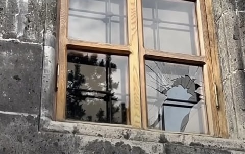 Կոտրել են Գյումրու Սուրբ Գրիգոր Լուսավորիչ եկեղեցու պատուհանների ապակիները