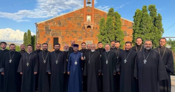 «Մենք Աստծու գործակիցներն ենք». Մասյացոտնի թեմի առաջնորդի պատգամը քահանաներին