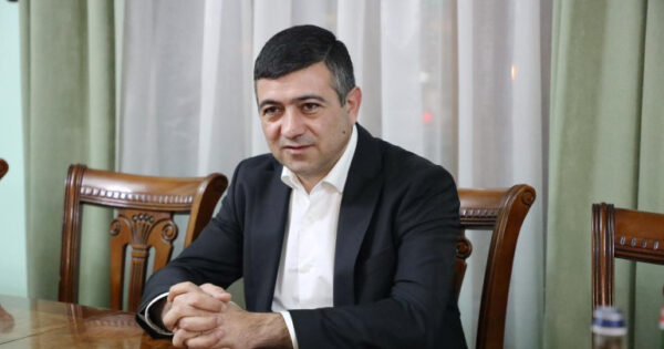 Սարիկը Մինասյանը որոշել է Գյումրիից տեղափոխվել Երեւան․ «Հրապարակ»