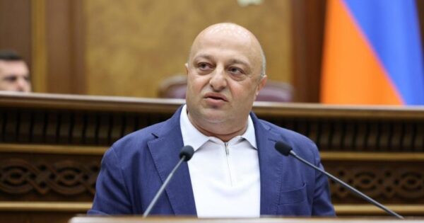 Քաղաքական տարբերակ է քննարկվում. «Հրապարակ»