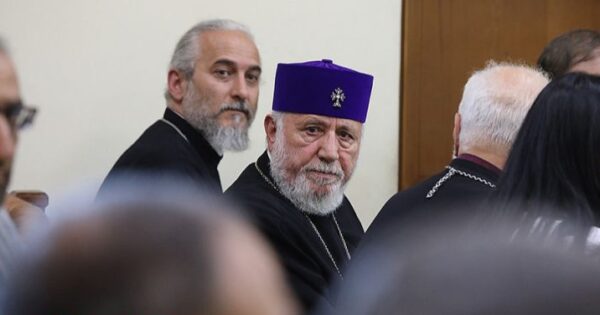 Ինչպիսին պետք է լինի Կաթողիկոսի գործը քննող դատավորի ինքնաբացարկի տեքստը․ Արթուր Ղամբարյան