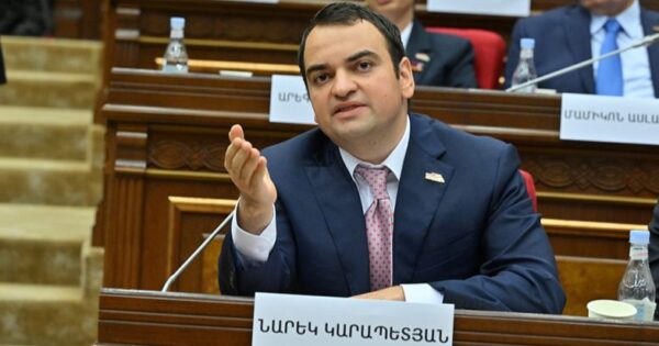 Ռուբինյանին դեմ ենք քվեարկելու, որպեսզի մեր խելացի երիտասարդներն Ադանան որպես քեբաբ չճանաչեն, այլ իմանան, որ այն հայրենիքի մի մասն է. Նարեկ Կարապետյան