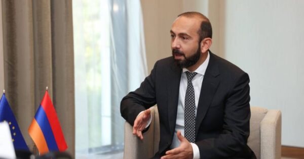 Ինչ են նվիրել Արարատ Միրզոյանին. «Հրապարակ»