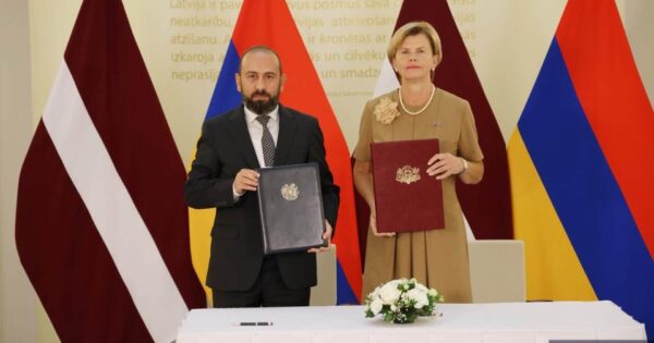 Արարատ Միրզոյանն ու Բայբա Բրաժեն Ռիգայում փաստաթուղթ են ստորագրել