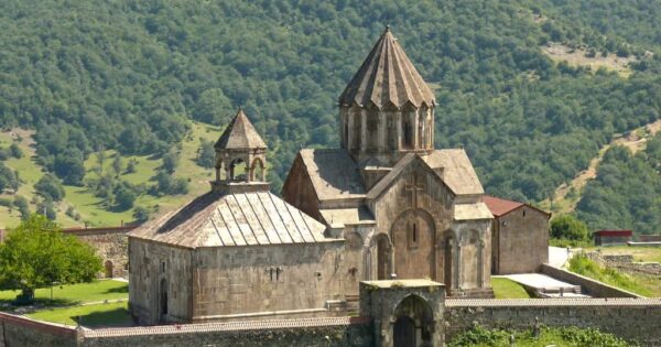 Կարպիս Փաշոյան․ «Հիքմետ Հաջիևը Գանձասարում կեղծում է պատմությունը օտարերկրյա դիվանագետների աչքի առջև»
