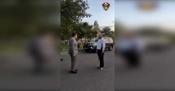 Զինվորական ողջույն՝ քաղաքացիական հագուստով․ ինչպե՞ս են ՊՆ-ում դիմավորում նախարարին