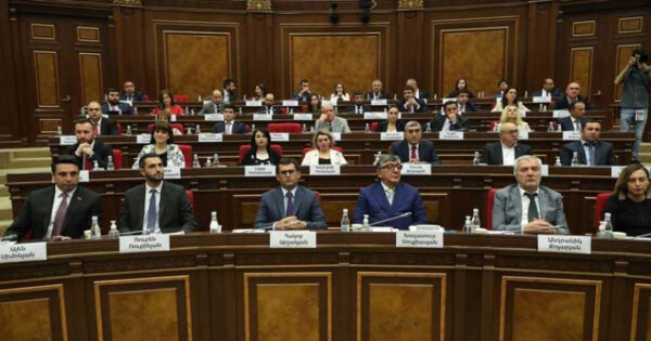 ՔՊ-ական նախկին պատգամավորներն անտերության են մատնվել. «Հրապարակ»