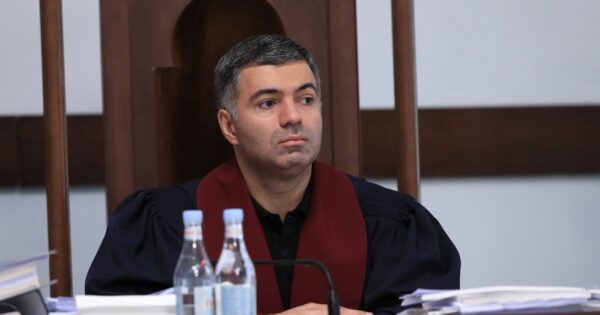 Ստիպում են Շաթիրյանին՝ չառաջադրվել. «Հրապարակ»