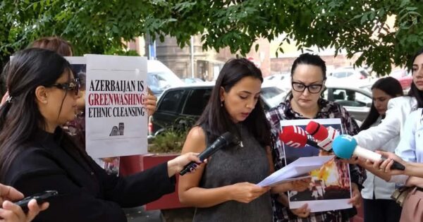 Բողոքի ակցիա Երևանում․ արցախցիները դեսպանատներին նամակներ են հանձնել՝ COP17-ին ընդառաջ