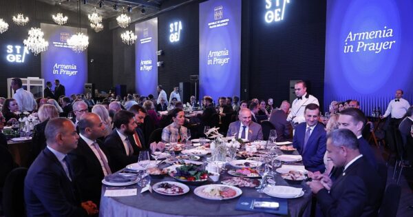 Փաշինյանը մասնակցել է Աղոթքի նախաճաշի ընթրիքին. հոգևոր շղարշ՝ Եկեղեցու դեմ արշավի ֆոնին