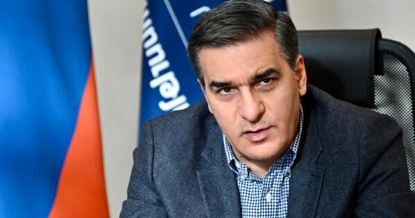 Արման Թաթոյանն ընդհատակ է անցել. «Հրապարակ»